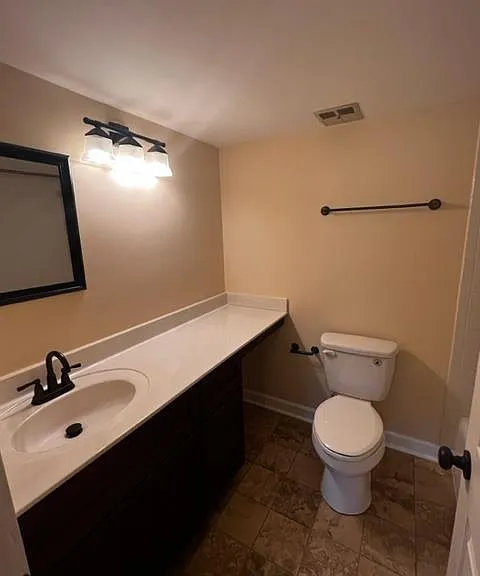 1508 Benjamin Pkwy #F — Photo 6