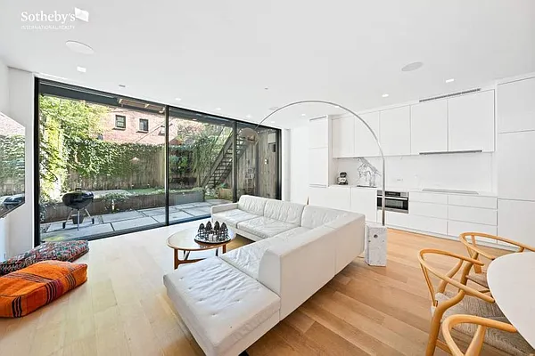 Sold by Sotheby's International Realty | media 41