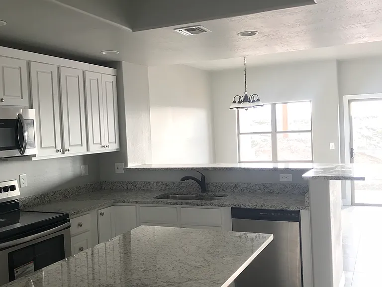 350 Kenzie Cir — Photo 8