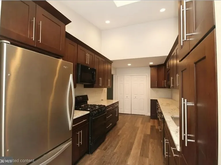37 Easton Ct — Photo 6
