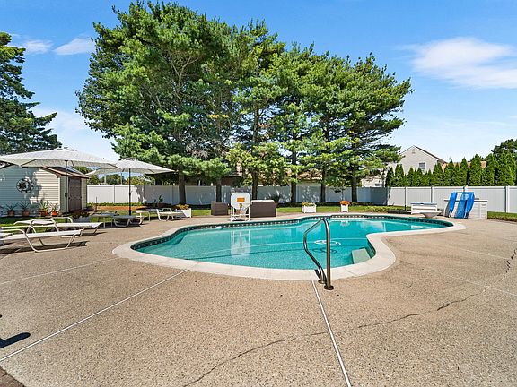 5th image of 202 N Shore Rd