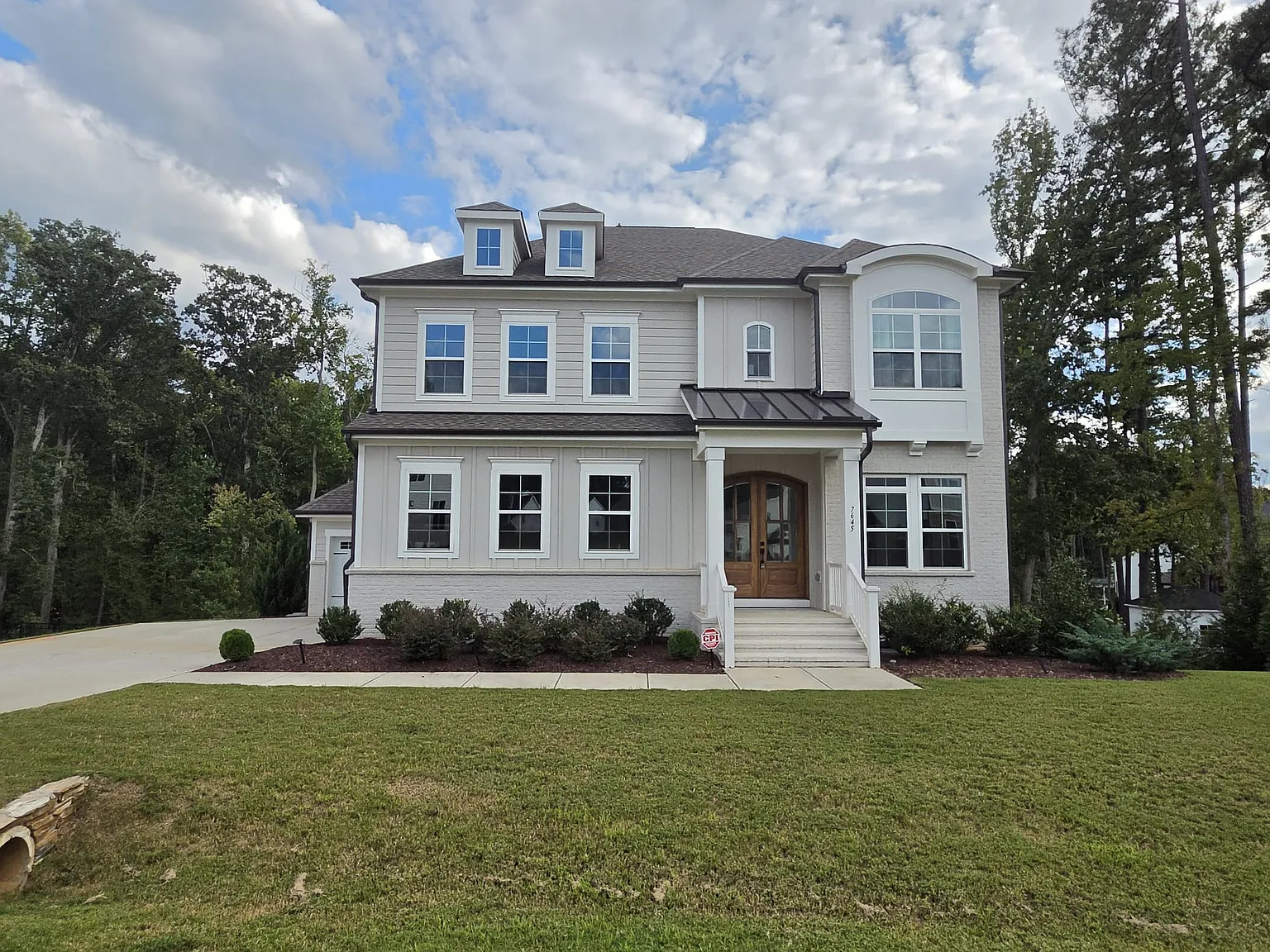 5 bed, 3612 sqft, $4,000 — Photo 1