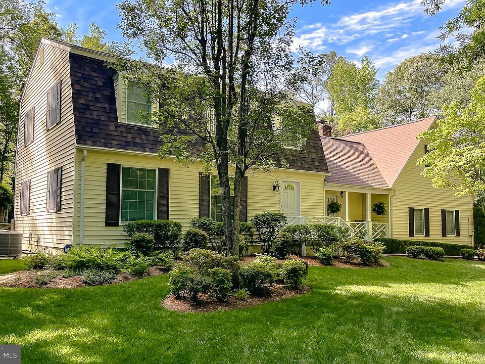 1st image of 23144 Crestwood Ln