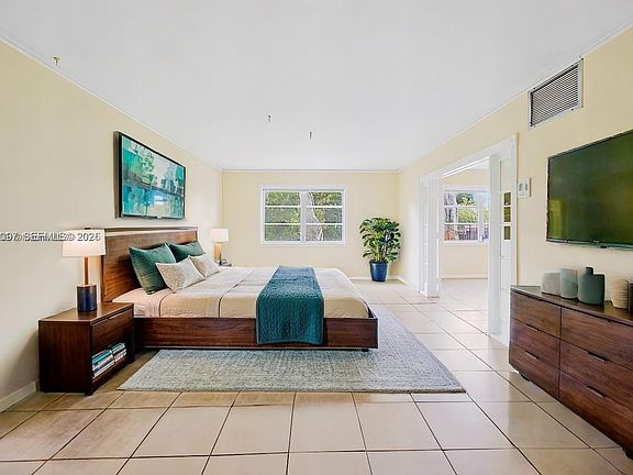 4th image of 124 NE 19th Ct APT 114B