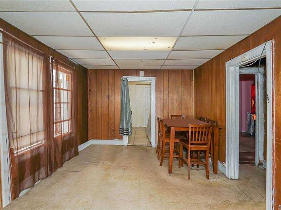 3rd image of 11142 167th St