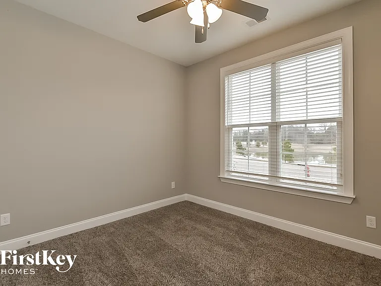 4902 E Margarette Cir — Photo 12