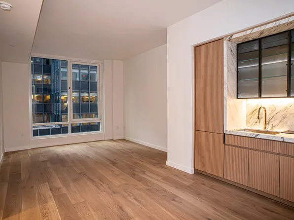 135 East 47th Street image 1 of 16