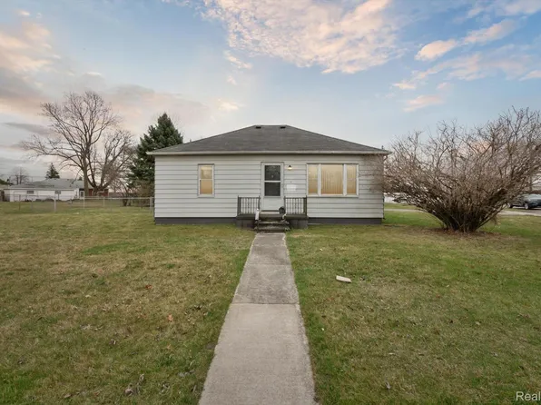 32495 Tod Ave, Wayne, MI 48184