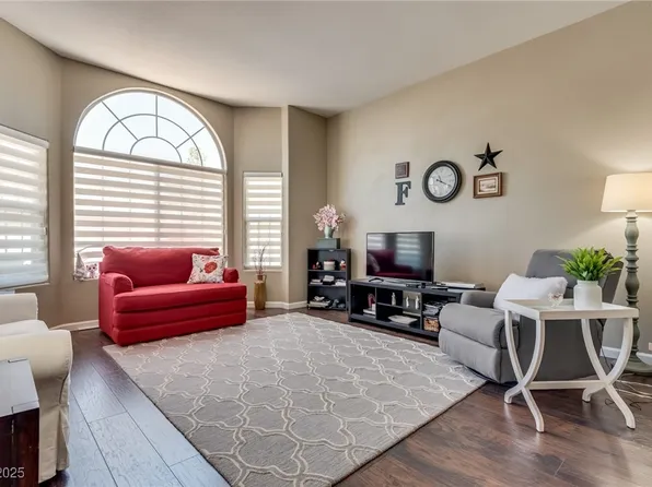 8229 Golf Club Ave, Las Vegas, NV 89145