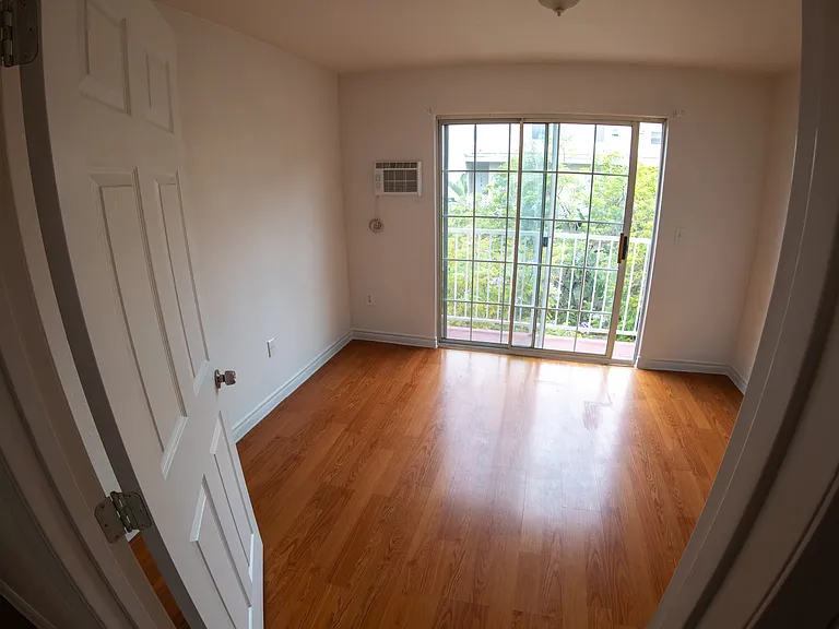 5033 Maplewood Ave #4 — Photo 15
