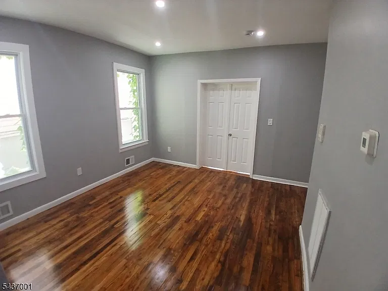 118 Seymor #1 — photo 2 of 8