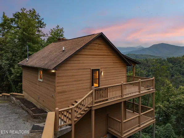 4429 New Pioneer Trl, Pigeon Forge, TN 37863