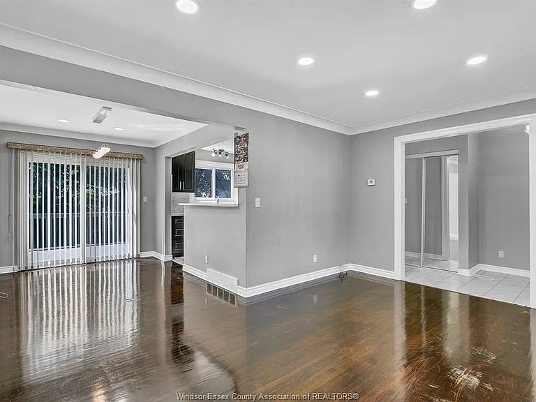 3964 Whitney Ave — Photo 6