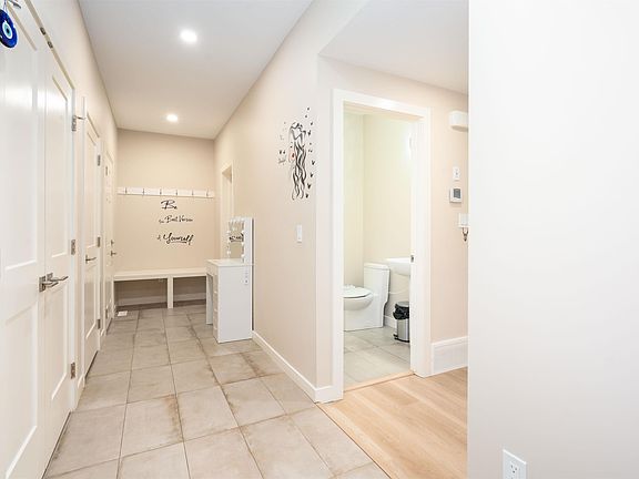 5th image of 1459 Cherniak Way SW