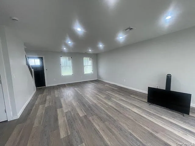 4 bed, 2.5 bath, 1800 sqft, $4,200 — Photo 2