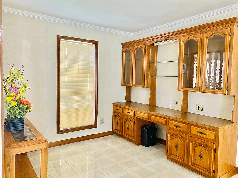 114 Saint Nicholas Dr — Photo 12