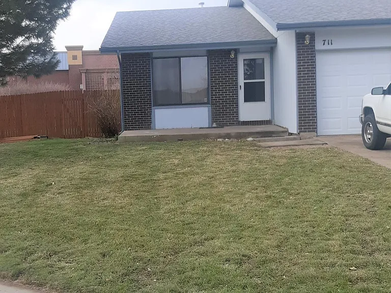 711 46th Avenue Pl — Photo 1