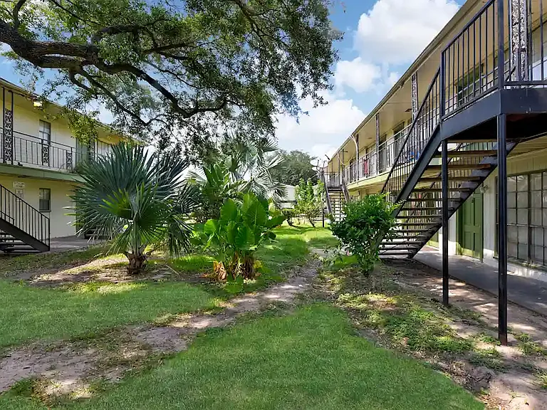 Glen Willow Apartments — Photo 1