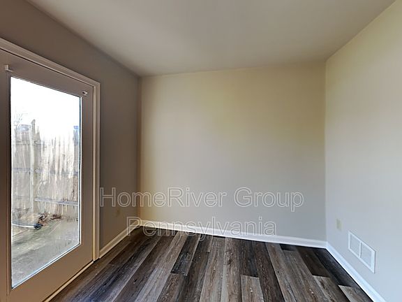 3rd image of 1922 Clinton Ave
