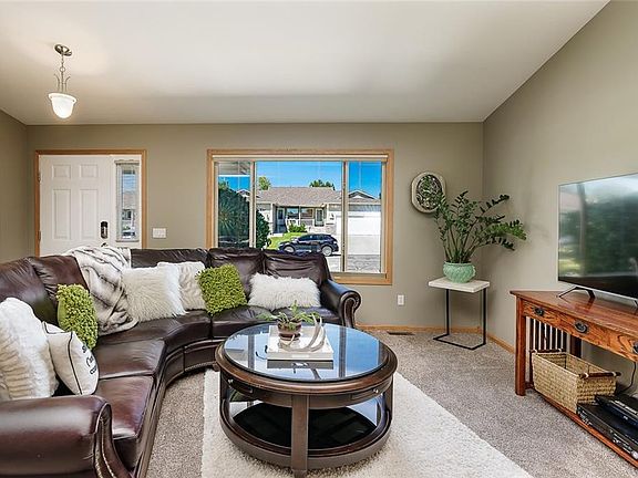 2nd image of 3852 Avenue D