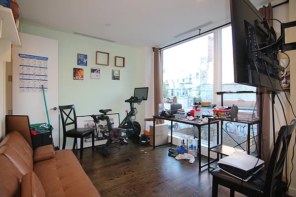 Rented by Nooklyn NYC LLC | media 25