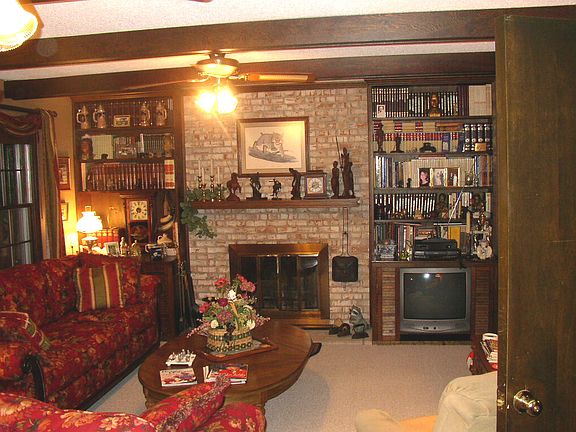 Den (Family Room)
