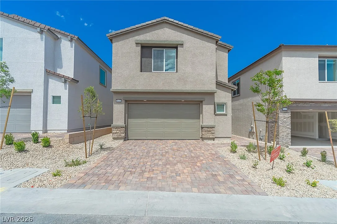 4 bed, 4.0 bath, 2405 sqft, $2,700 — Photo 1