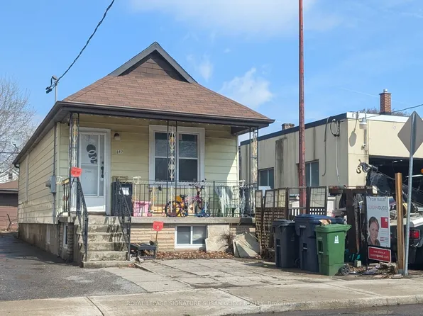 840 Sammon Ave, Toronto, ON M4C 2E8