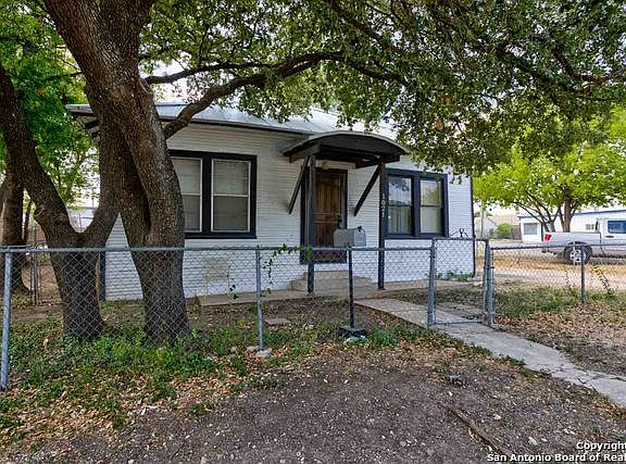 2nd image of 1021 CAPITOL AVE