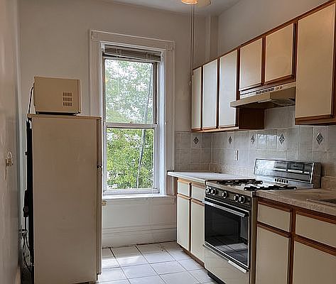 5th image of 14 Sherman St Floor 3