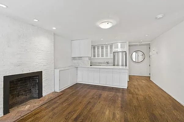 Rented by Compass | media 7