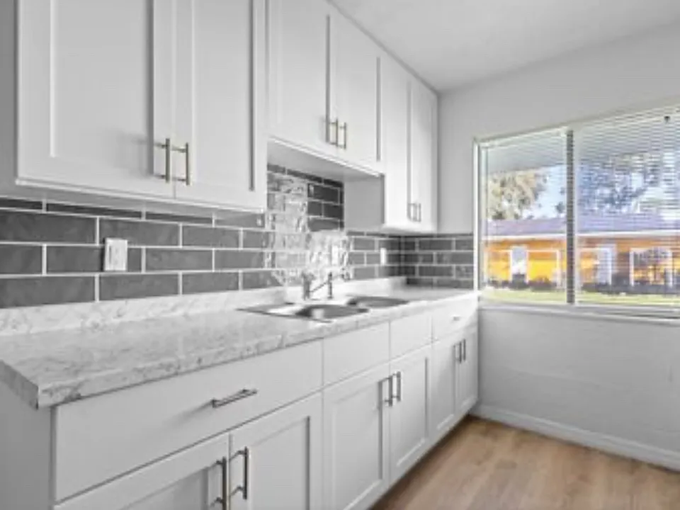 2406 11th St W #18