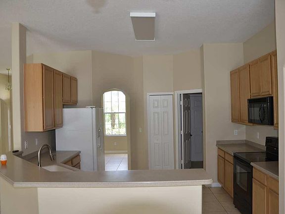 2nd image of 701 NW Fairhaven Drive