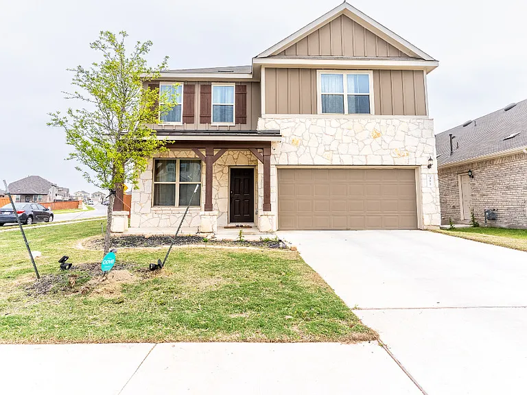 391 Purple Heart Dr — Photo 1