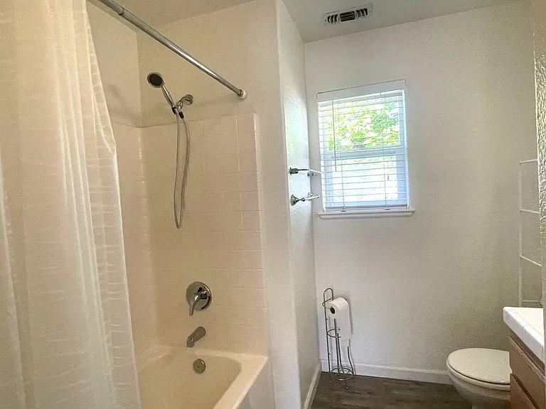 164 Highlands Ct — Photo 13