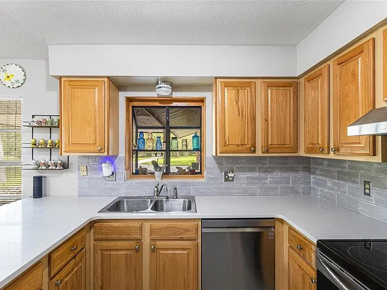 17877 Phil C Peters Rd — Photo 10