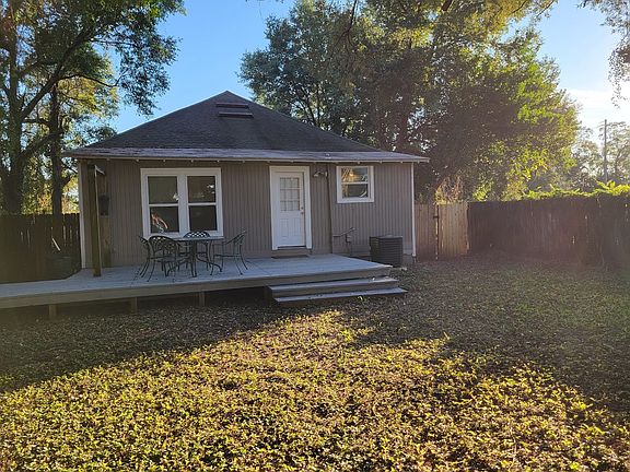 4th image of 2306 McLeod St