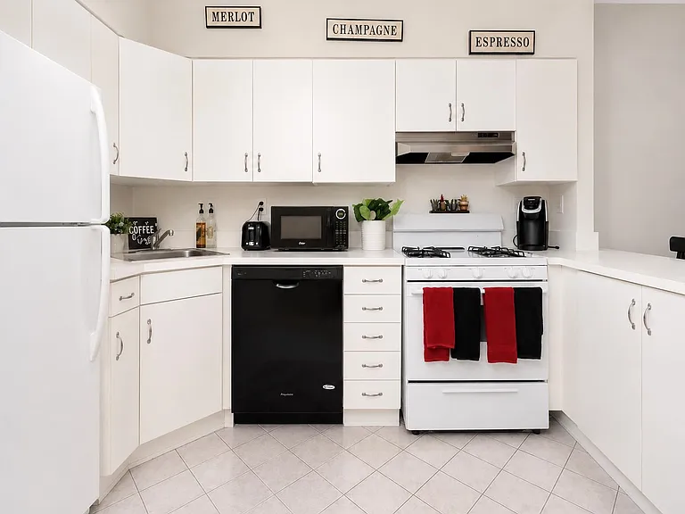 1120 Hudson St #10 — Photo 4