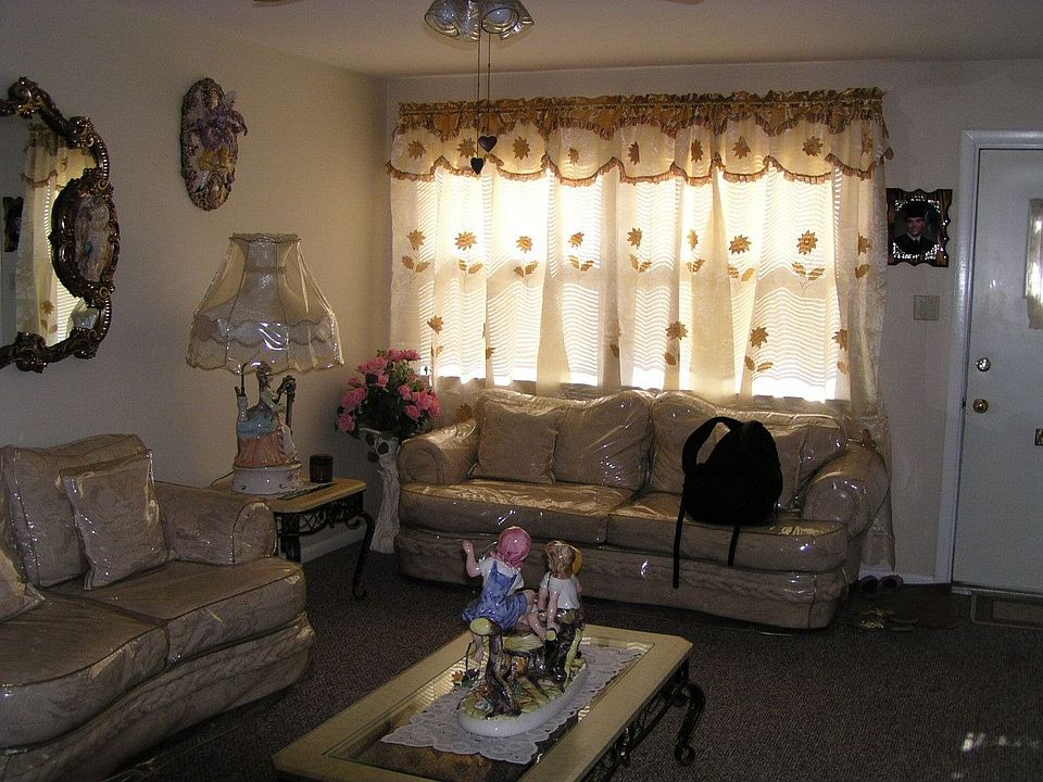 2nd image of 4551 Tolbut St