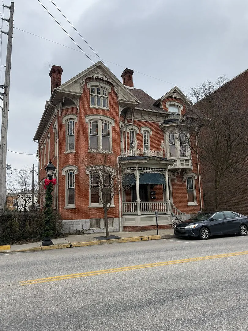 17 N. Earl Street — Photo 2
