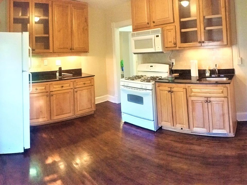 1st image of 1011 White Bear Ave N #2