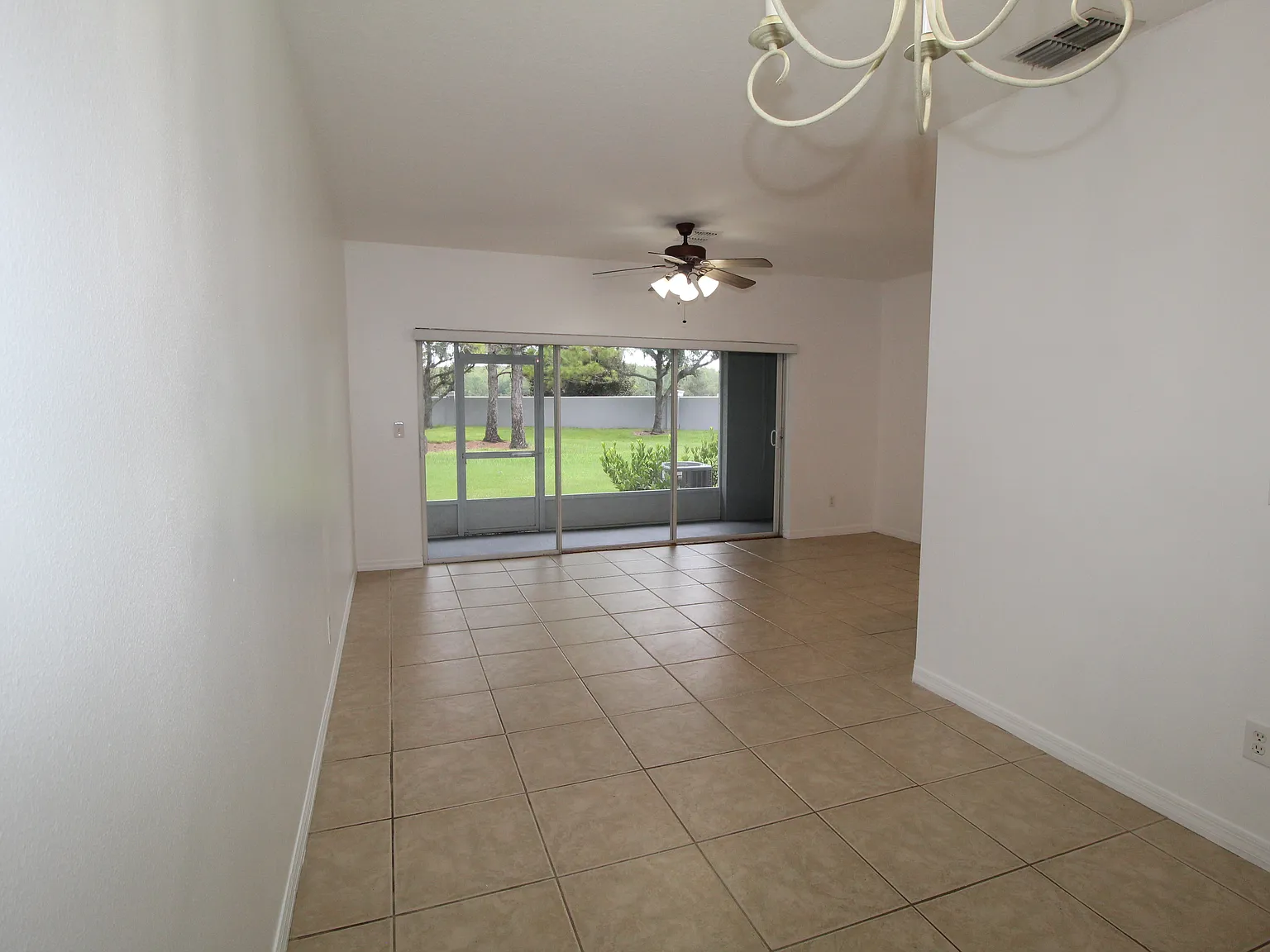 2 bed, 2.5 bath, 1202 sqft, $1,800 — Photo 2