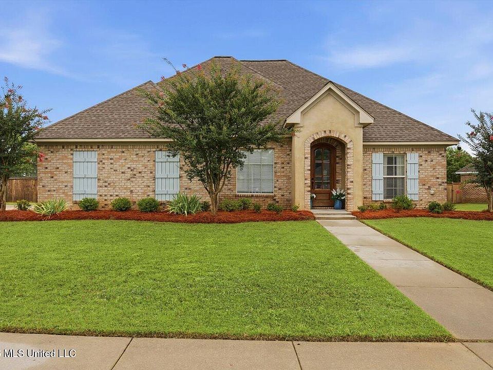 1st image of 116 Bridge Walk Dr
