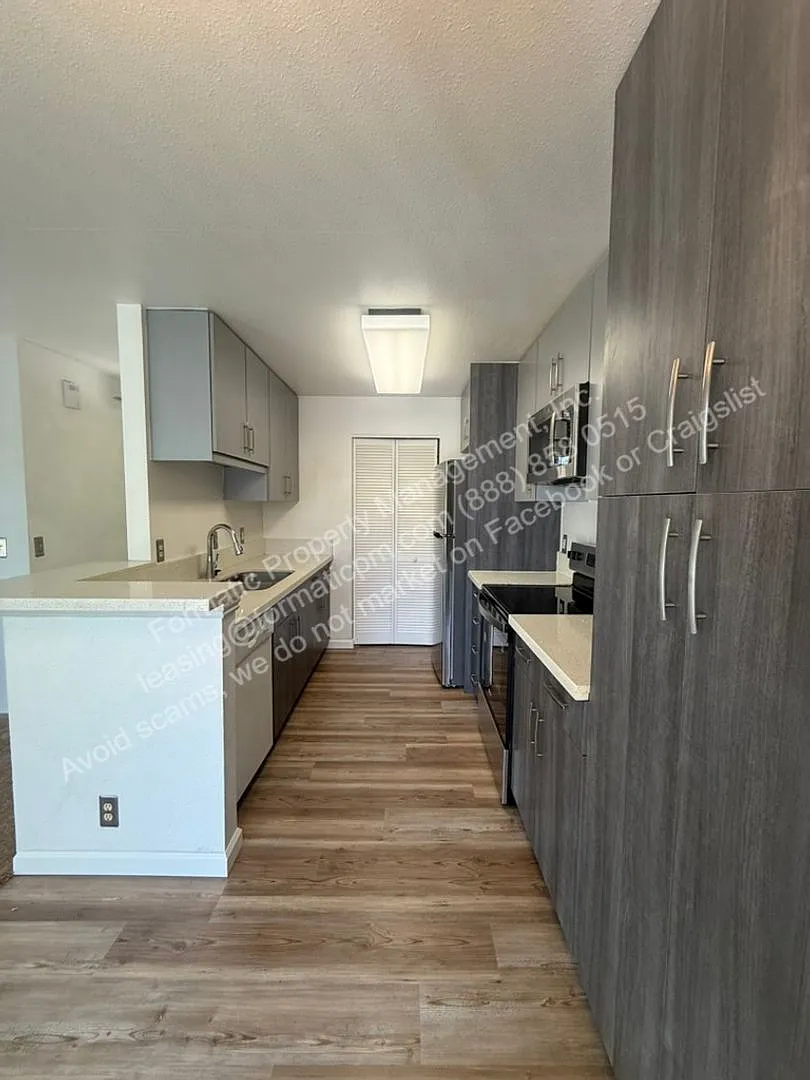 3 bed, 2.0 bath, 1028 sqft, $3,595 — Photo 4