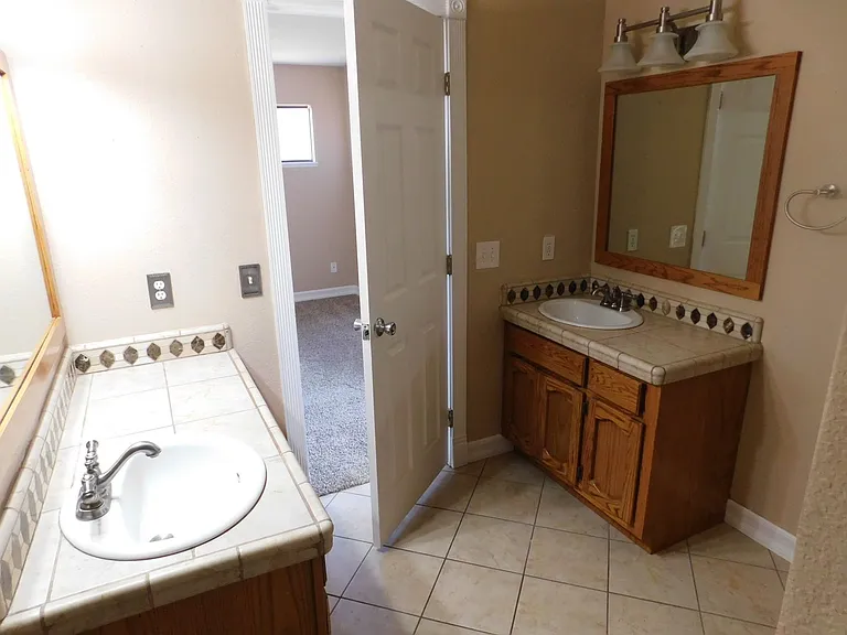 742 N Inyo St — Photo 17