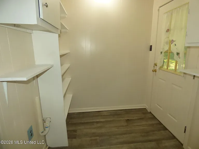 360 Wilson Dr — Photo 8