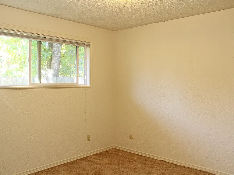 4110-4116 N Willis Blvd — Photo 15