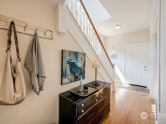 5th image of 3221 Hoyt Avenue