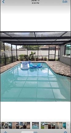4th image of 16117 Surrey Dr