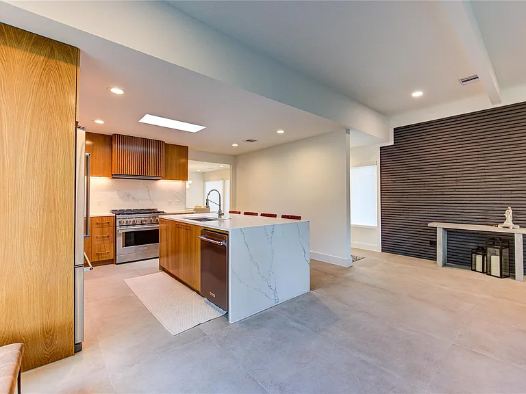303 Isolde Dr — Photo 8